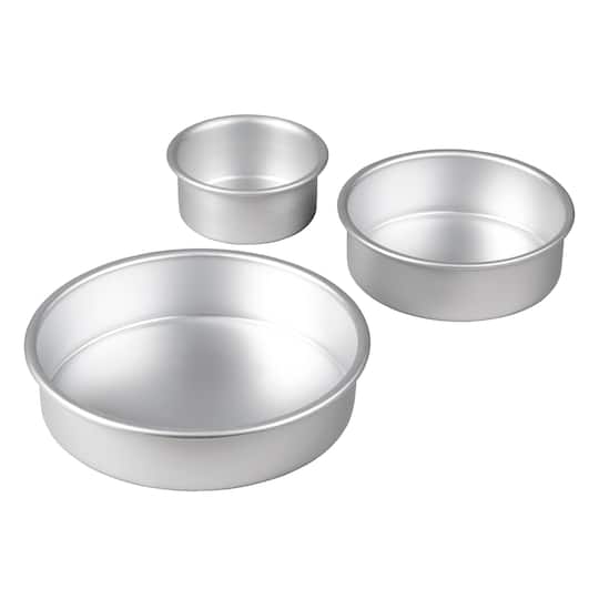 Wilton® Aluminum Bakeware Round Cake Pan Set
